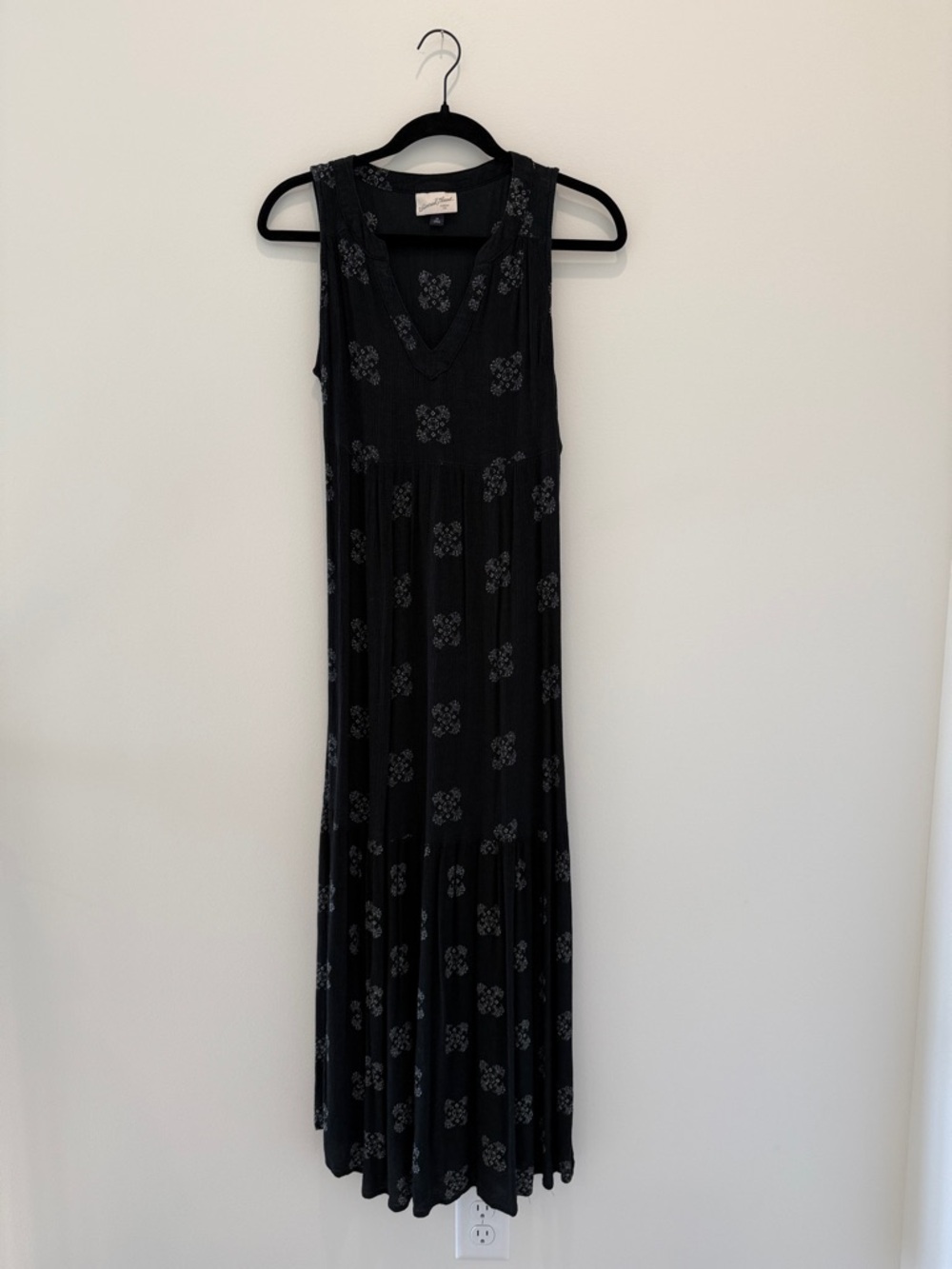 Universal Thread Black Floral V-Neck Maxi Dress